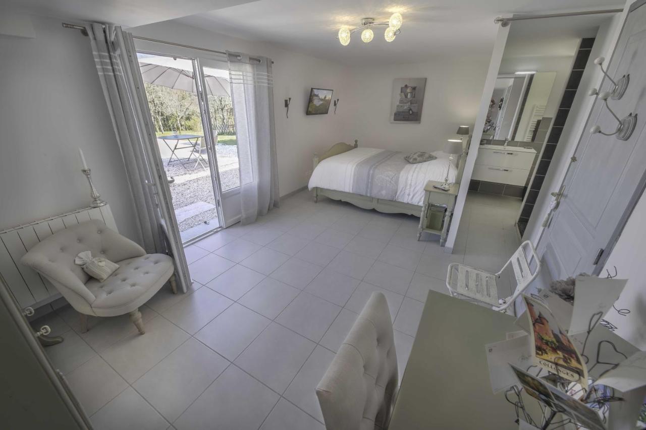 Bed and Breakfast Domaine La Garenne Reilhaguet Exterior foto