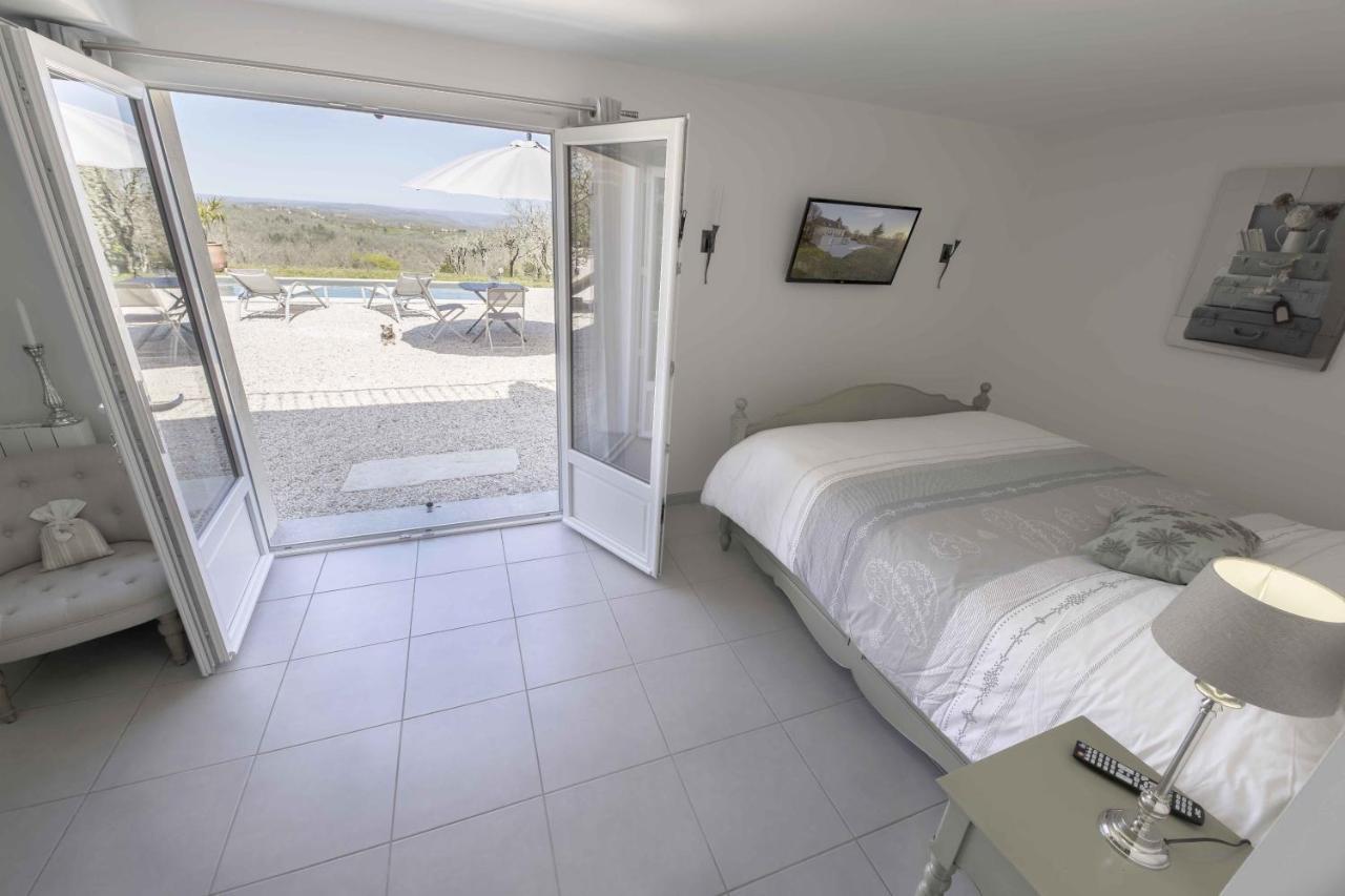 Bed and Breakfast Domaine La Garenne Reilhaguet Exterior foto