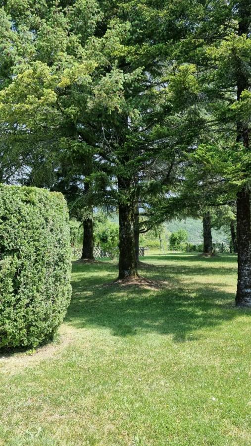 Bed and Breakfast Domaine La Garenne Reilhaguet Exterior foto