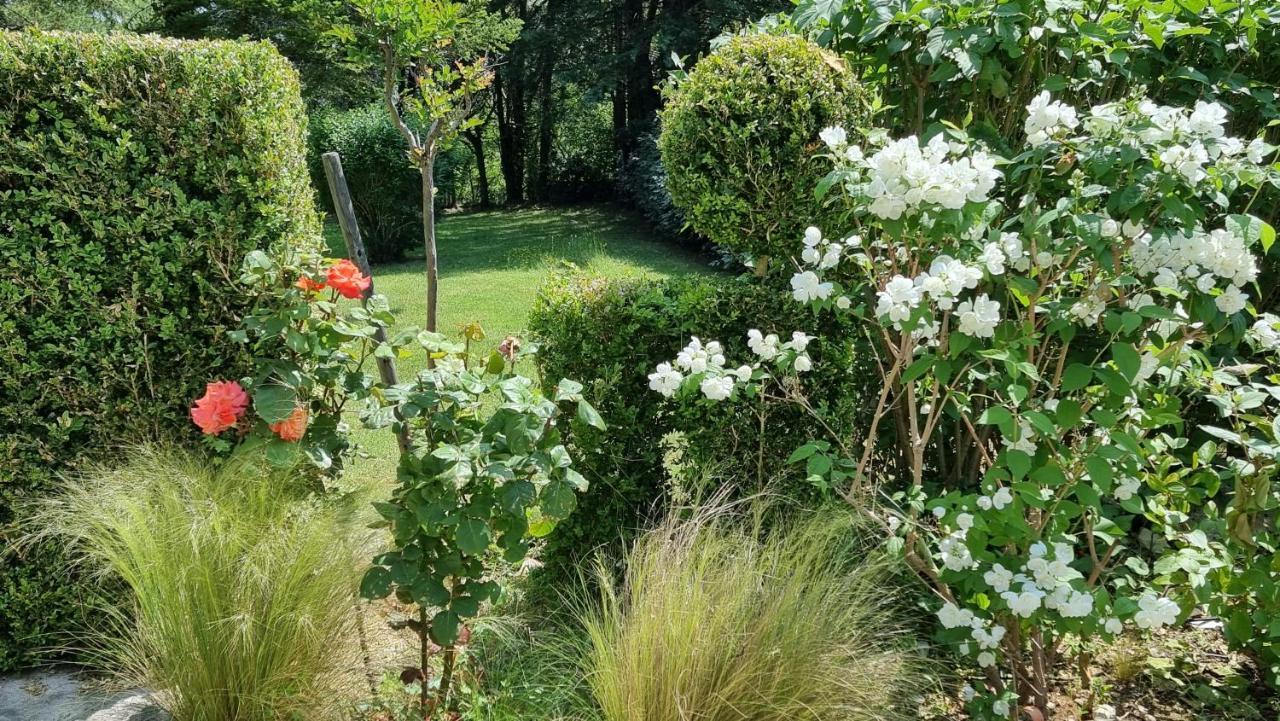 Bed and Breakfast Domaine La Garenne Reilhaguet Exterior foto
